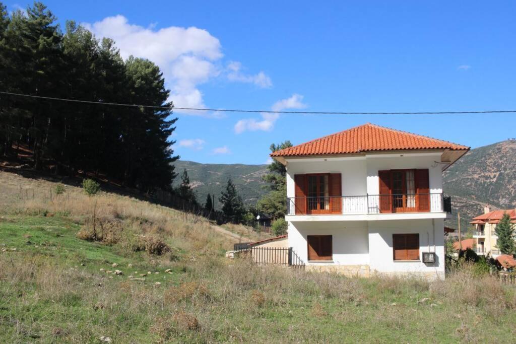 Velia Guesthouse กาลาวริตา ภายนอก รูปภาพ