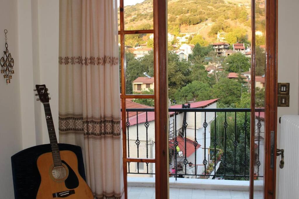 Velia Guesthouse กาลาวริตา ภายนอก รูปภาพ